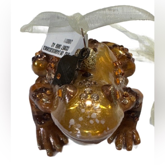 Jay Strongwater Melie Flori frog glass ornament
RARE 
NEW
5071 - Picture 10 of 10